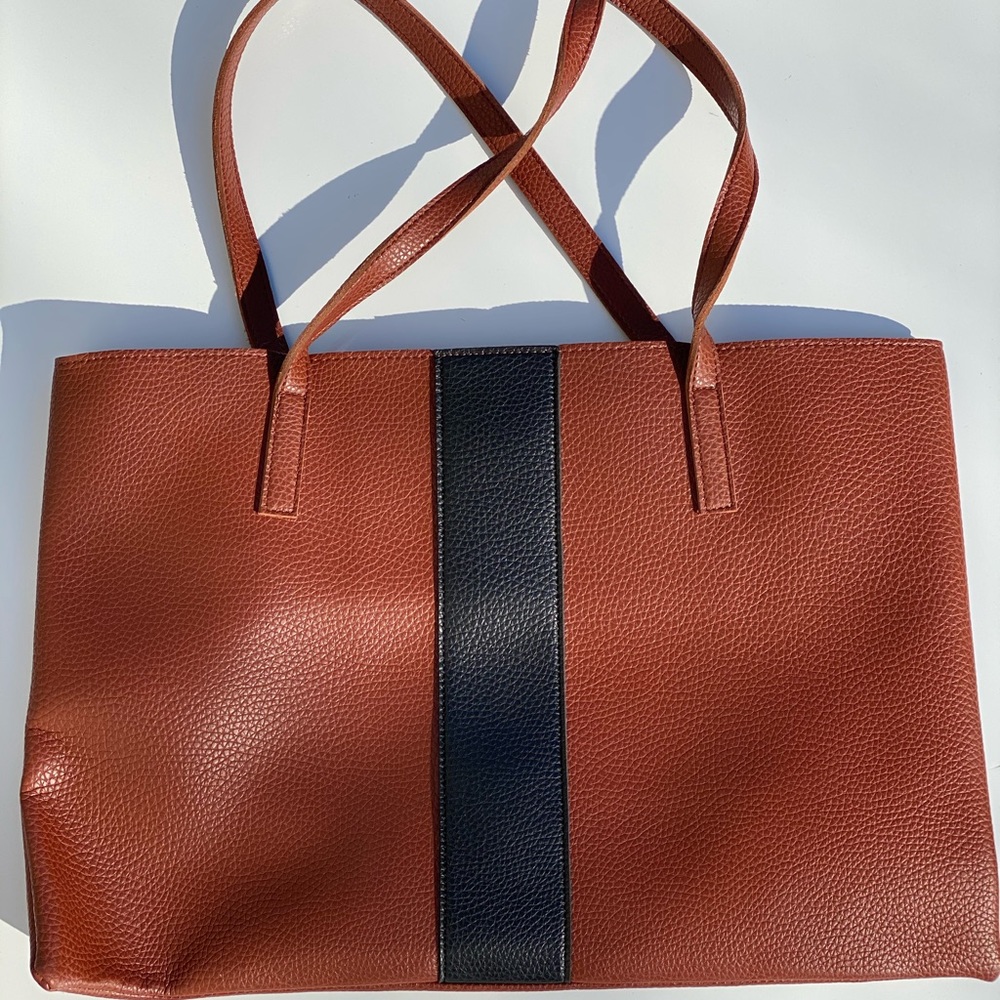 VINCE CAMUTO ✨ PEBBLE/BLACK TOTE